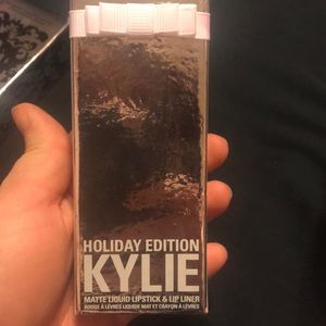 Kylie Cosmetics Holiday Edition Merry